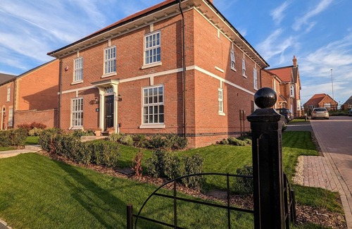 Edwinstowe House | Entire executive home in the National Forest and close to East Midlands Airport