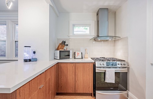The Beach Triangle House | Entire Family Home by the Beach > 3 Beds & Parking