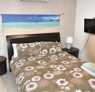 Mount Louisa House | Entire Family Home with private pool