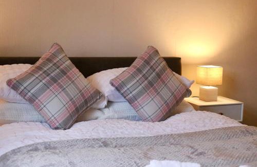 Beeston Apartment | Entire Family Vacation Home . WiFi . FREE Parking