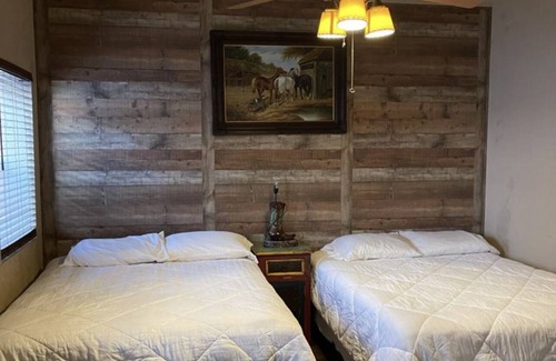 Decatur Other | Entire Farmhouse Decatur —-5 minutes from the city