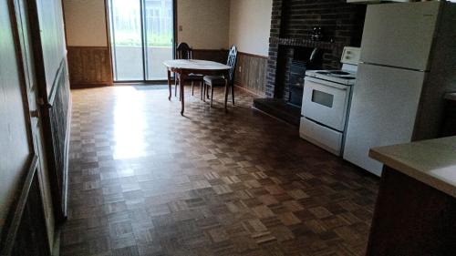 Brampton House | Entire Furnished Lower Level Suite in Brampton-Private Bath, 2 bedrooms, Kitchen-Best Location