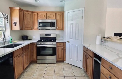 Thousand Oaks House | Entire guest house with access to pool area