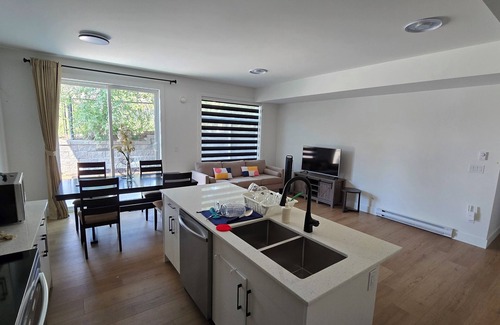 West Kelowna Estates House | Entire guest suite