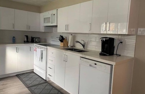 Peterborough House | Entire guest suite Warm just like home close by PRHC