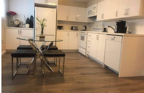Peterborough House | Entire guest suite Warm just like home close by PRHC