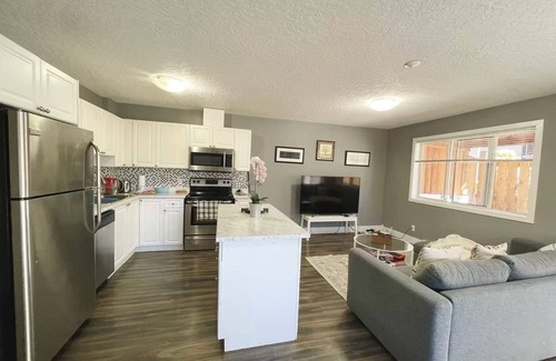 Langford House | Entire Guest Suite in Thetis Height