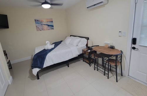 Lake Worth Corridor Apartment | Entire guest suite.