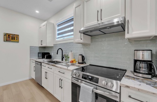 Arbour Lake House | Entire guesthouse Suite in NW Calgary