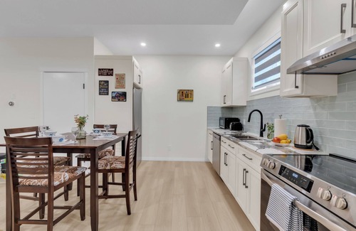 Arbour Lake House | Entire guesthouse Suite in NW Calgary