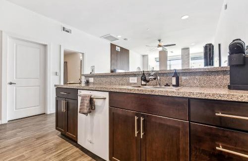 Baton Rouge Apartment | Entire High-Rise Apartment - 2BD