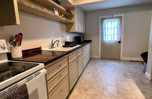Nickelsville House | Entire Historic Inn 7 bedroom/6 bath Eco-friendly