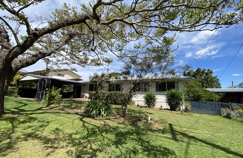 Centenary Heights House | Entire holiday house 4 bedrooms