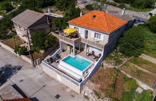 Povlja House | Entire holiday home "Vallis" with the pool and sea view