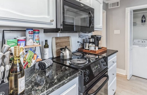 Baton Rouge Condo | Entire home 2 bedroom 2 en-suites. Keurig, snacks, Jefferson Hwy. LSU 10 min