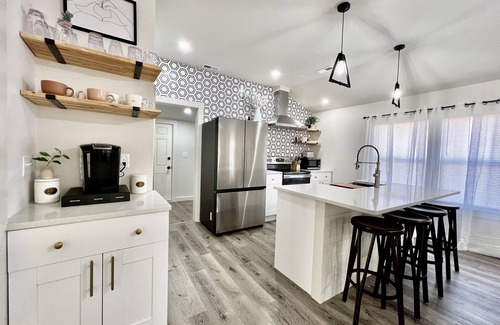 Knoxville Cottage | Entire Home 2 miles UTK, Neyland &Thompson Boiling