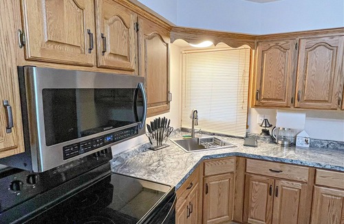 Oshkosh House | ENTIRE HOME!-3 Bedroom Home in the Heart of Oshkosh