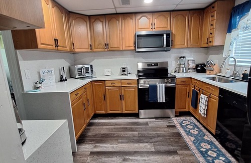 West Lealman House | Entire Home 3BR 1BA in St. Pete, FL - Sleeps 6 Spacious Private Backyard