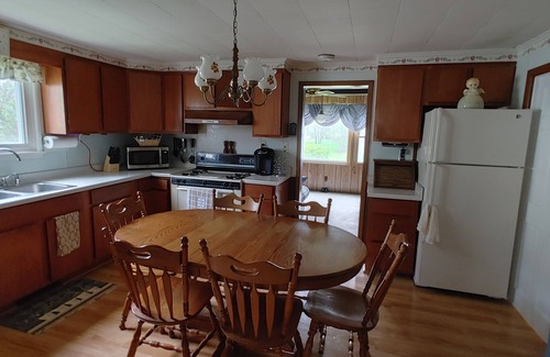 Canandaigua House | Entire Home - 4 Bedroom - Sleeps 10 Canandaigua - Steps Off Main St/Downtown