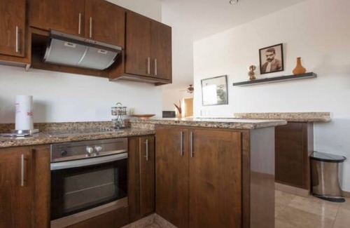 Colina del Sol House | Entire Home 6 Beds Sleeps 10 Pool Jacuzzi and Gym