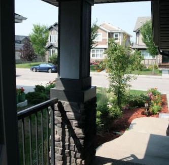 West Edmonton House | Entire Home AC 4Beds Sleeps 8 Double Garage Near WEM Free Wifi & Netflix