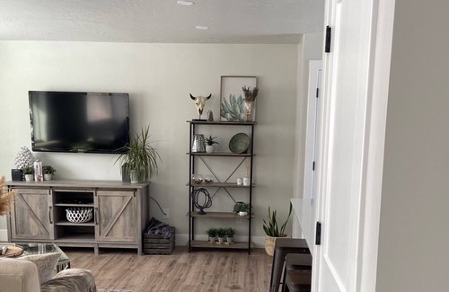 Ogden House | Entire Home/Apt with Mtn Views! 5 mins to Hiking and 25th St