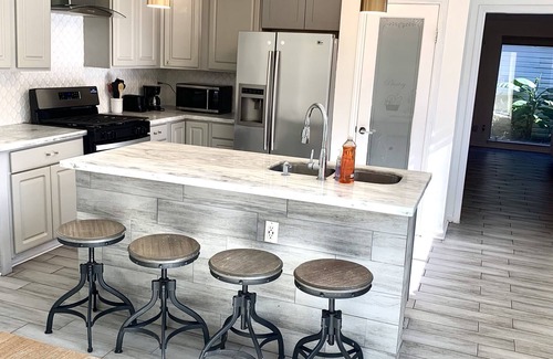 George Bush Park/Eldridge House | Entire Home , Beautiful Cozy Home Located In Asian Town , South West Houston .
