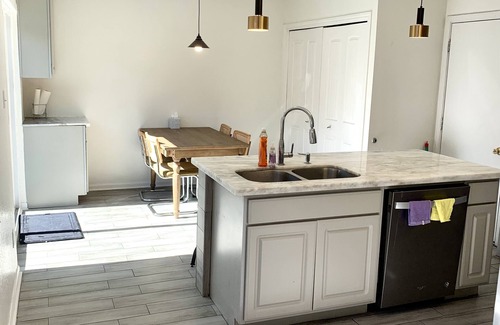 George Bush Park/Eldridge House | Entire Home , Beautiful Cozy Home Located In Asian Town , South West Houston .