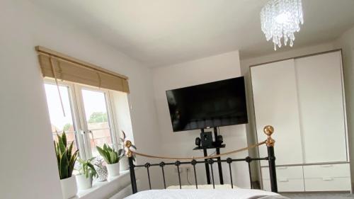 Bicester House | Entire home: Bicester Village 10min walk (650m)