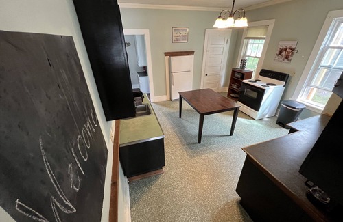 Geneva House | Entire Home: Central & Spacious 8BD 2.5 BA in DT Geneva