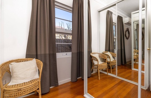 Narrabundah House | Entire home close to restaurants and tourist attractions in inner South Canberra