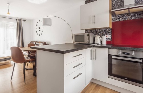 Levenshulme Apartment | Entire Home - Cosy 3 Bedroom House, Close to Levenshulme Station, 13 mins to Manchester City Centre