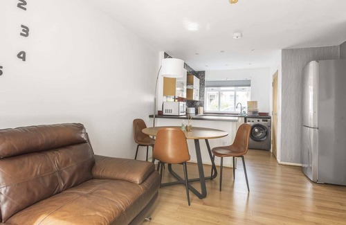 Levenshulme Apartment | Entire Home - Cosy 3 Bedroom House
