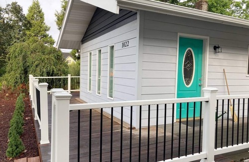 Independence House | Entire Home & Fenced Yard For Family & Pets