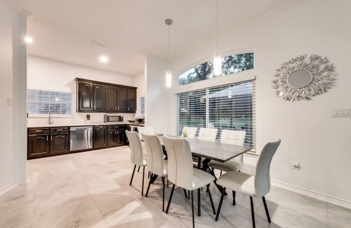 Denton House | Entire home flat in Denton