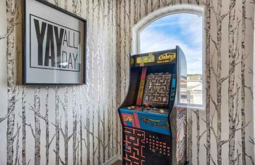 Woodmoor House | Entire Home Game Room Basement FirePit