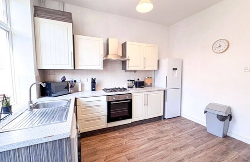 Ashton-under-Lyne House | Entire Home | WiFi | Free Parking | Great Location