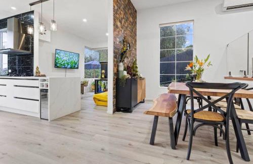 Hillsborough Villa | Entire home in Central Auckland