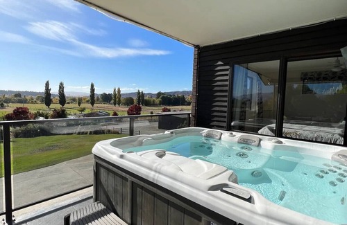 Alexandra House | Entire home in Earnscleugh, Central Otago