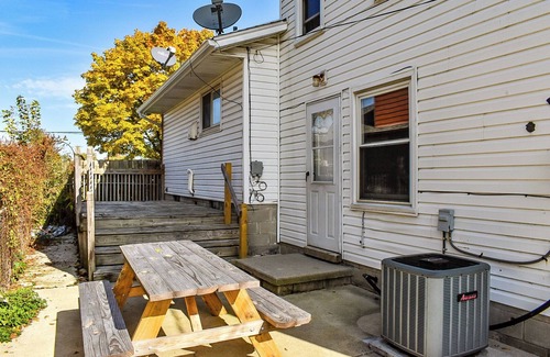 Flat Rock House | Entire home in Flat Rock, Michigan
