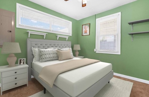 Glen Burnie House | Entire Home in Glen Burnie - 3 Bedroom with Backyard