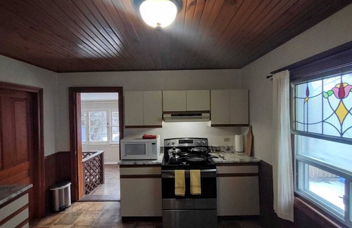 Midland House | Entire Home in Midland with seasonal Cottage Patio Suite
