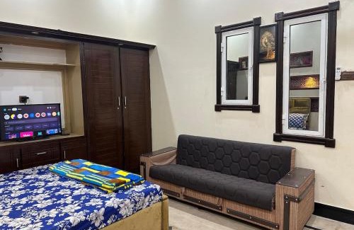 Peshawar Apartment | Entire Home in Peshawar Gulbahar