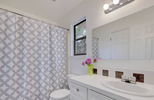 Taylor House | Entire home in Taylor, just minutes from the new Samsung plant.