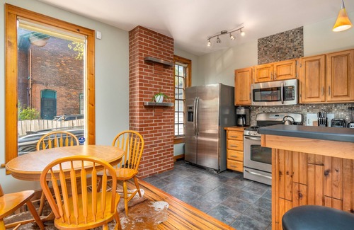 Downtown Buffalo House | Entire Home in the Heart of Allentown — Private Parking