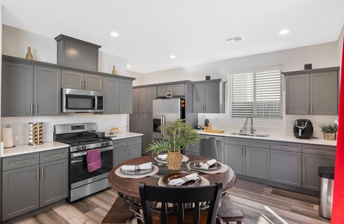 Visalia House | Entire Home! King bed suite. Full kitchen. Patio. Coffee bar. High speed wifi.