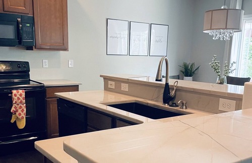 Greer House | Entire Home Near Downtown Greer, Free Parking, Privacy & Self Check-in