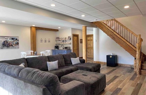 West Kill House | Entire Home Near Hunter/Hiking *New Home*