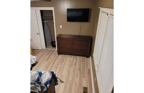 Albany House | Entire Home. Nice Place Too! Sleeps 12. King Bed