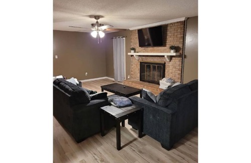 Albany House | Entire Home. Nice Place Too! Sleeps 12. King Bed